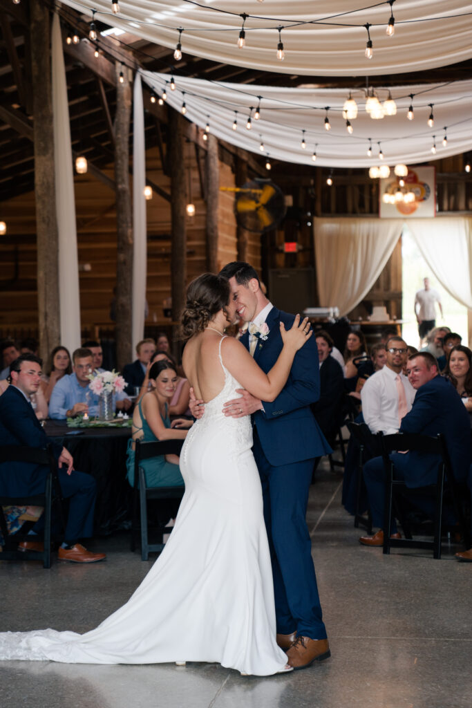 Kentucky wedding first dance couple 